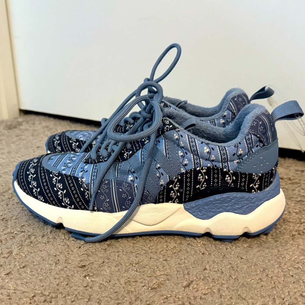 Cool Chelsea & Violet size 6.5 boho blue floral lace up sneakers women NWOB